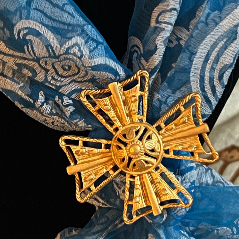 Vintage Gold Brooch